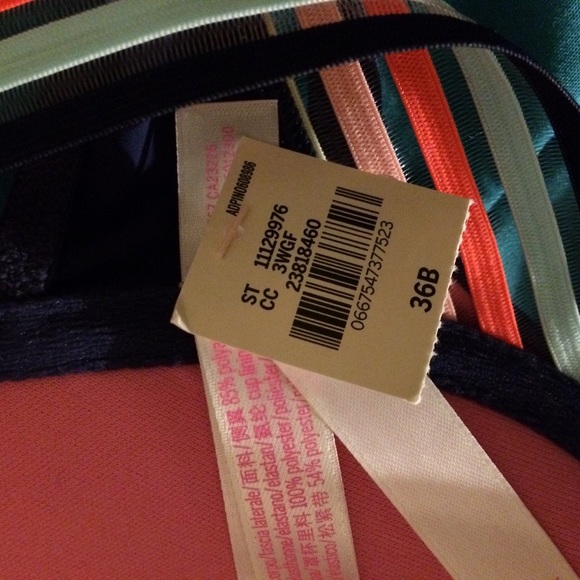 vs pink bra - Picture 3 of 3